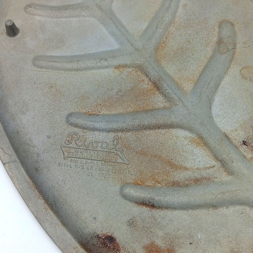 Vintage Rival Aluminum Steak Server - Picture 3 of 4